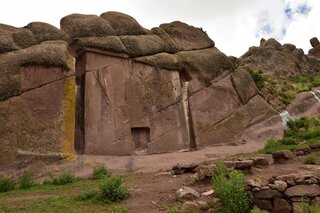 Puerta de Hayu Marca: каменната врата в...