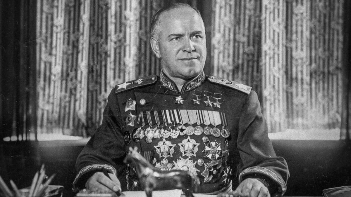 БЯЛАТА КОКА-КОЛА: Как американският капитализъм се преоблече като съветска водка за Маршал Жуков